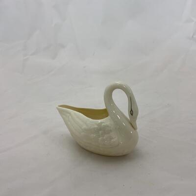 -198- BELLEEK | Swan