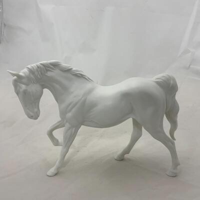 -205- Two Horse Figures | Horse Salt and Pepper Shakers