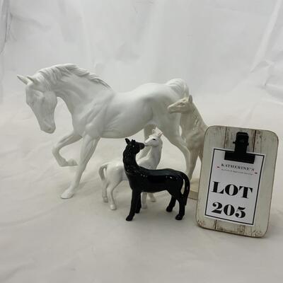 -205- Two Horse Figures | Horse Salt and Pepper Shakers