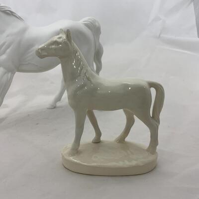 -205- Two Horse Figures | Horse Salt and Pepper Shakers