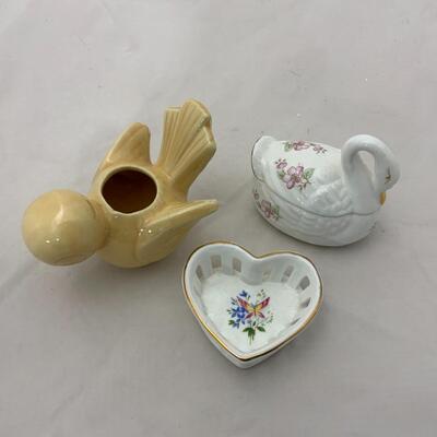 -207- SHAWNEE | Bird Planter | LEFTON | Heart Dish and Swan