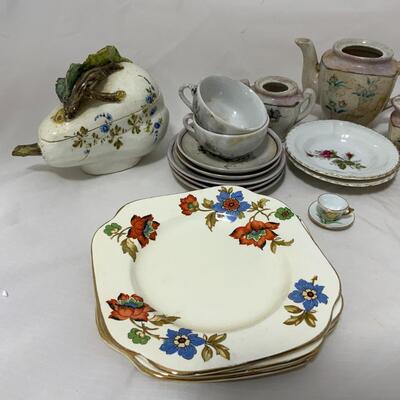 -210- Miscellaneous Small China Pieces