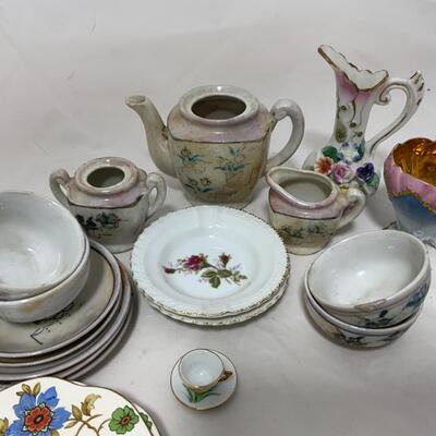 -210- Miscellaneous Small China Pieces