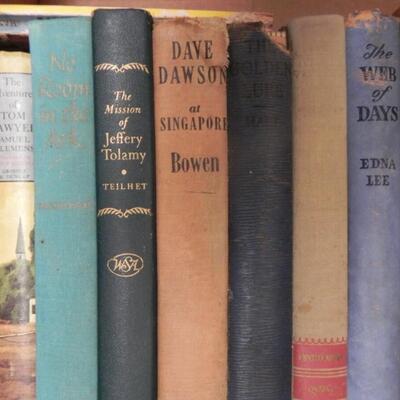 LOT VINTAGE BOOKS