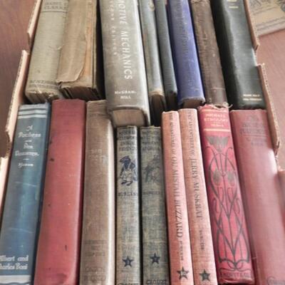 LOT VINTAGE BOOKS