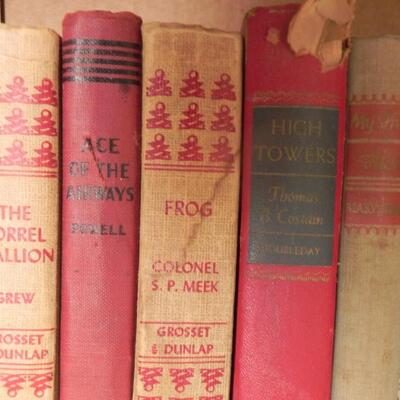 LOT VINTAGE BOOKS