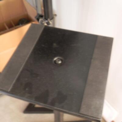 LOT  PYLE ADJUSTABLE SPEAKER STANDS