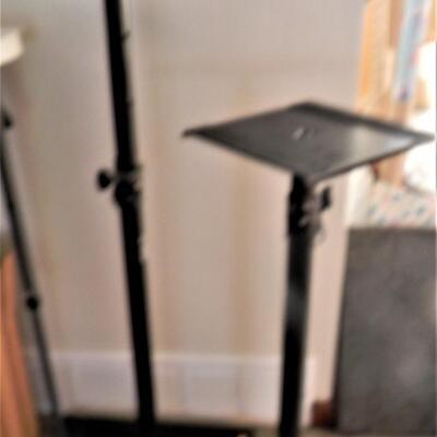 LOT  PYLE ADJUSTABLE SPEAKER STANDS