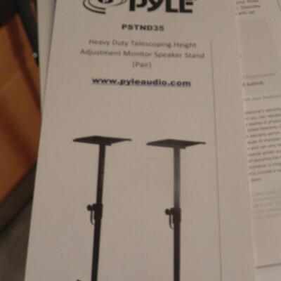 LOT  PYLE ADJUSTABLE SPEAKER STANDS