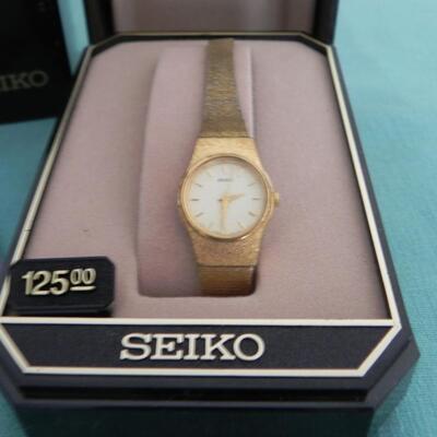 LOT 81 SEIKO LADIES WATCH