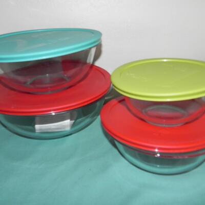 LOT 19 PYREX NESTING BOWLS WITH LIDS