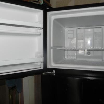 LOT 83  WHIRLPOOL REFRIGERATOR