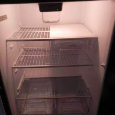 LOT 83  WHIRLPOOL REFRIGERATOR