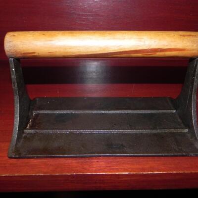 LOT 47  COFFEE GRINDER AND BACON PRESS