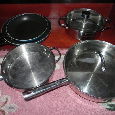 LOT 45  COOKING PANS