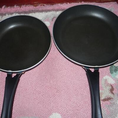 LOT 45  COOKING PANS
