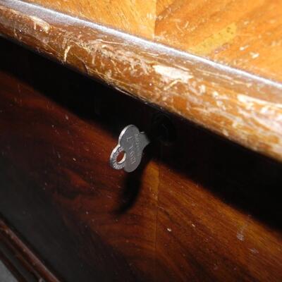 LOT 39   VINTAGE HOPE CHEST