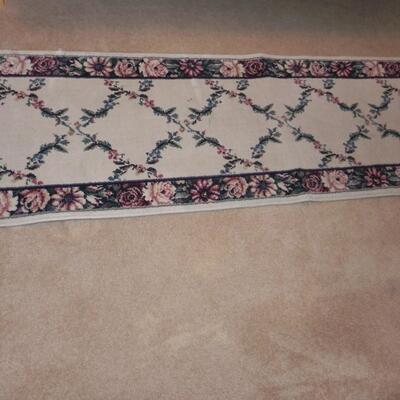 LOT 93 THROW RUG & MATCHING RUNNER