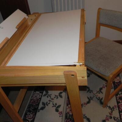 LOT 94 SMALL DESK AND CHAIR