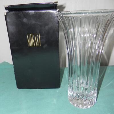 LOT 31  MIKASA CRYSTAL VASE