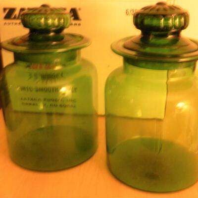 LOT 25 KITCHEN ITEMS