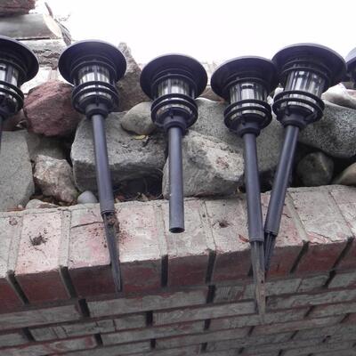 LOT 102 SOLAR POWERED YARD ART