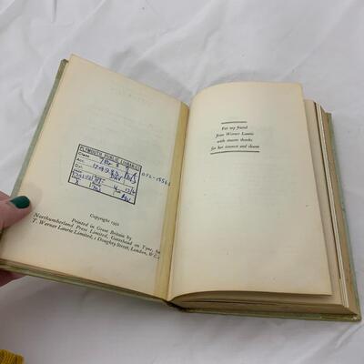 -220- BOOKS | Gilbert and Sullivan