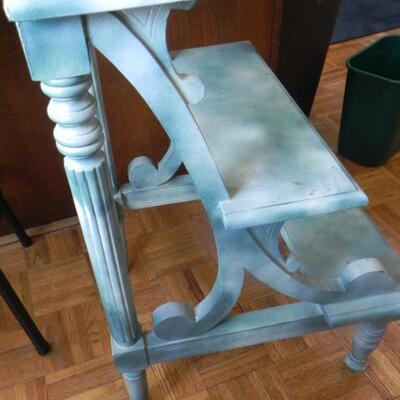LOT 76  WOODEN STEP STAND