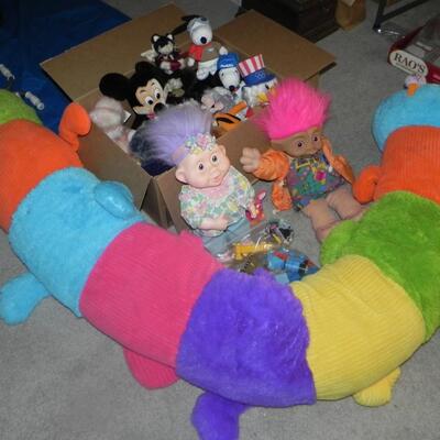 LOT 107  TOYS AND PLUSH ANIMALS