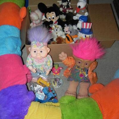 LOT 107  TOYS AND PLUSH ANIMALS