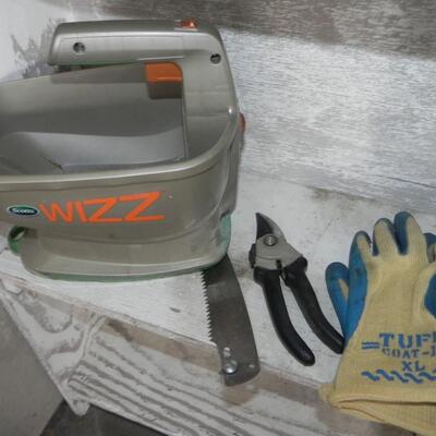 LOT 110  SPRAYERS-FERTILIZER-CLIPPERS