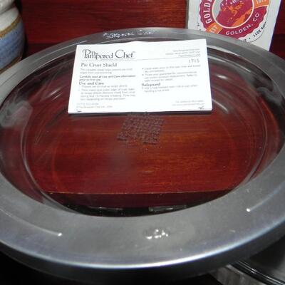 LOT 112  PAMPERED CHEF PIE CRUST SHIELD-POTTERY BOWL W/LID