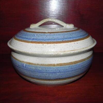 LOT 112  PAMPERED CHEF PIE CRUST SHIELD-POTTERY BOWL W/LID
