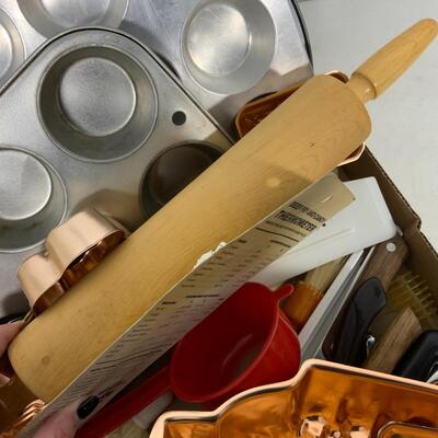 -233- Mixed Lot of Bakeware and Kitchen Items