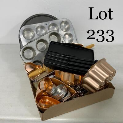 -233- Mixed Lot of Bakeware and Kitchen Items