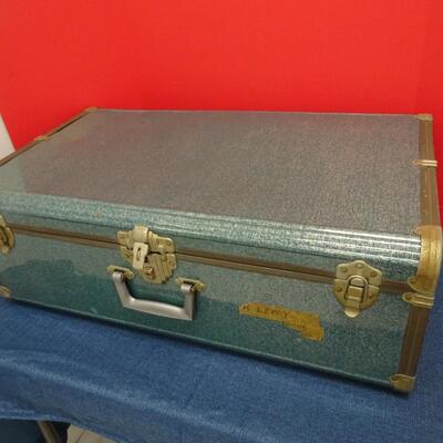 LOT 606  VINTAGE METAL CASE
