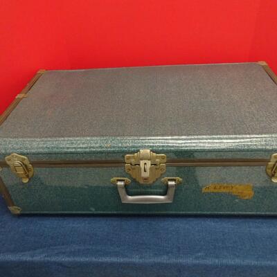 LOT 606  VINTAGE METAL CASE