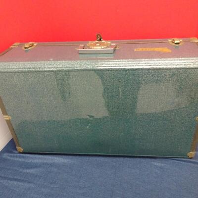 LOT 606  VINTAGE METAL CASE
