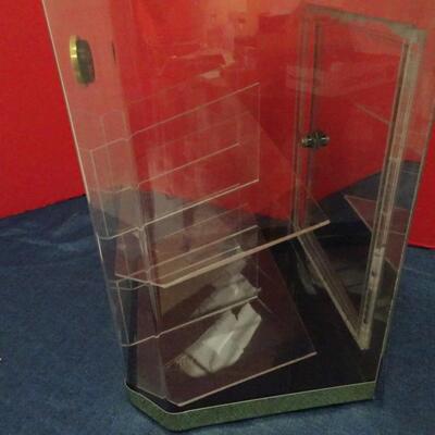 LOT 610. CIGAR DISPLAY CASE WITH HUMIDITY GUAGE