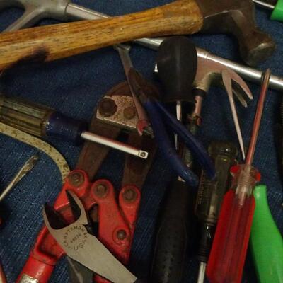 LOT 615. COLLECTION OF HAND TOOLS