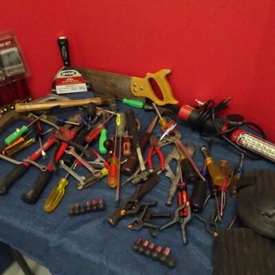 LOT 615. COLLECTION OF HAND TOOLS