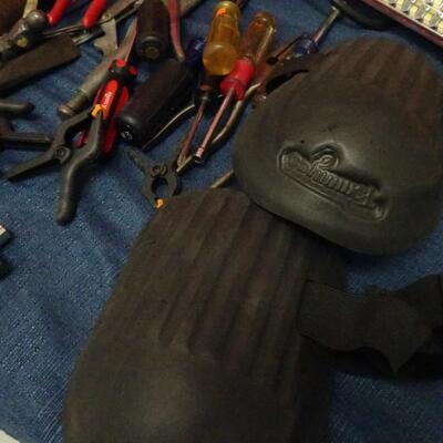 LOT 615. COLLECTION OF HAND TOOLS