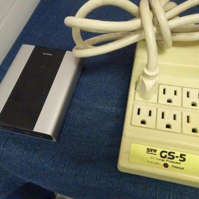 LOT 618. COLLECTION OF COMPUTER NETWORKING/MODEMS/ROUTER/POWER STRIPS