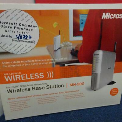 LOT 618. COLLECTION OF COMPUTER NETWORKING/MODEMS/ROUTER/POWER STRIPS