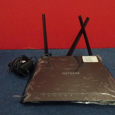 LOT 618. COLLECTION OF COMPUTER NETWORKING/MODEMS/ROUTER/POWER STRIPS