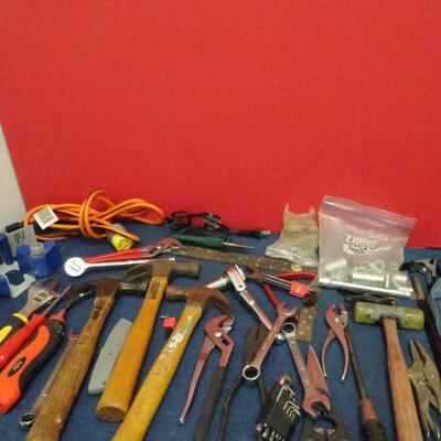 LOT 616. COLLECTION OF HAND TOOLS