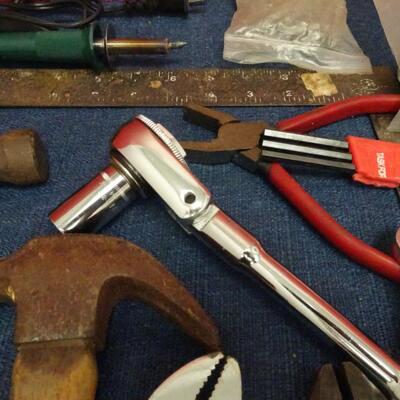 LOT 616. COLLECTION OF HAND TOOLS