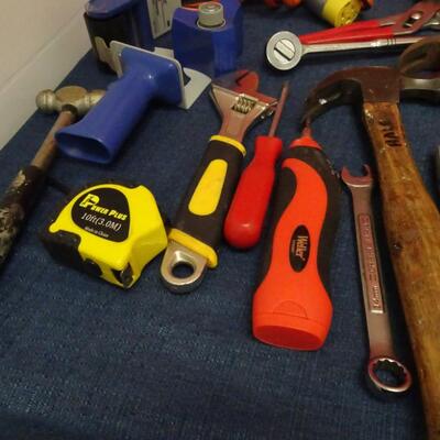 LOT 616. COLLECTION OF HAND TOOLS