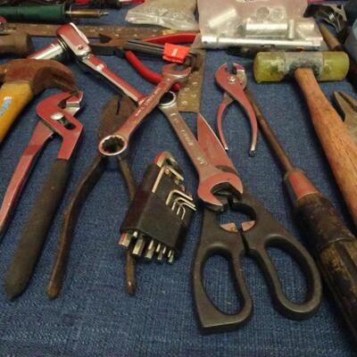LOT 616. COLLECTION OF HAND TOOLS