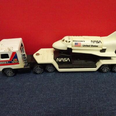 LOT 620. NASA RELATED TOYS